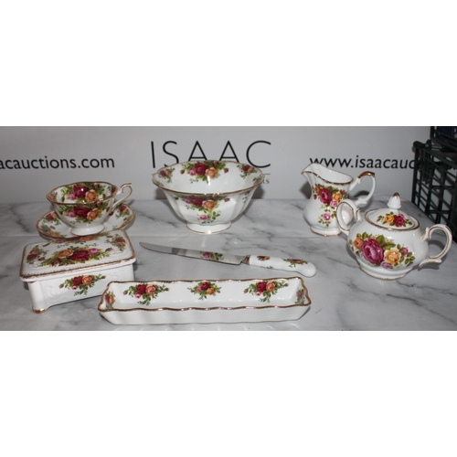 159 - Collection Of Collectable Old Country Roses Royal Albert Bone China & Cottage Rose Fine Bone China I... 