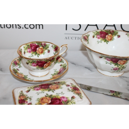 159 - Collection Of Collectable Old Country Roses Royal Albert Bone China & Cottage Rose Fine Bone China I... 