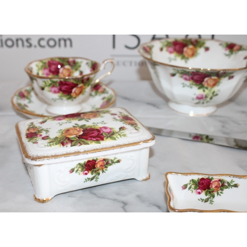 159 - Collection Of Collectable Old Country Roses Royal Albert Bone China & Cottage Rose Fine Bone China I... 