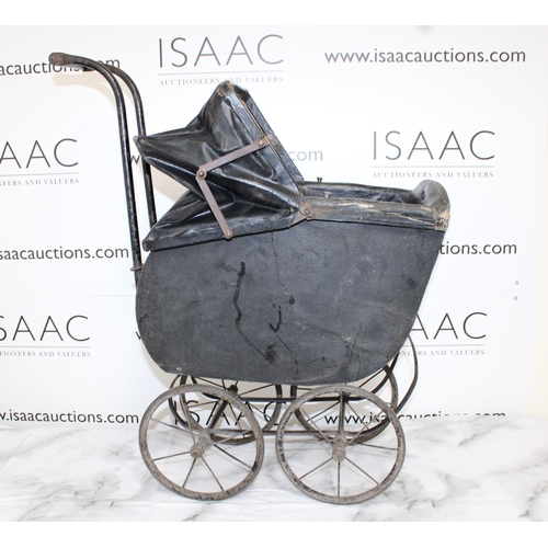 235 - Triang Toys Vintage Pram
Height-66cm
Width-20.5cm
Collection Only