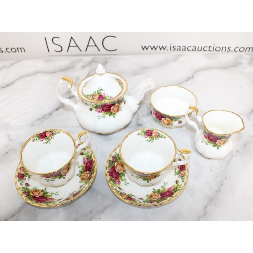 165 - Collection Of Royal Albert Old Country Roses Bone China Items Inc
Tea Pot/ Lid
2 x Cups
2 x Saucers
... 