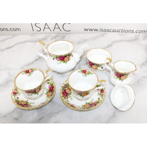 165 - Collection Of Royal Albert Old Country Roses Bone China Items Inc
Tea Pot/ Lid
2 x Cups
2 x Saucers
... 