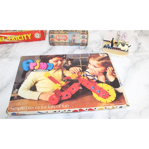 261 - Selection Of Vintage Games/Toys Inc
Magnet-Tricity
Prima Meccano
Bilo Fix
Wallace & Gromit Collectab... 