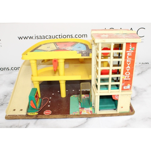 279 - Fisher-Price Vintage Garage