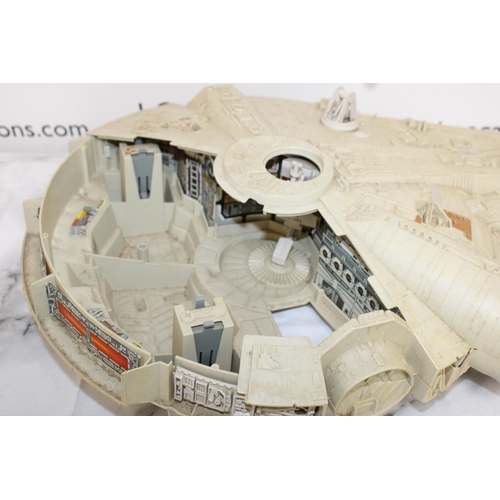 288 - Vintage Millennium Falcon STAR WARS