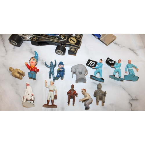 314 - Vintage Plastic Toys - Lucky / Roxy / Triang + Figures