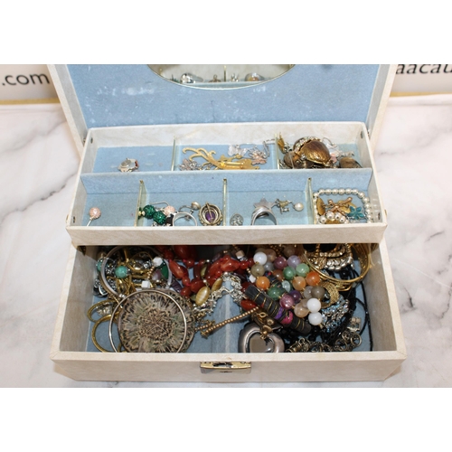 96 - Jewellery Box Containing Jewellery Items