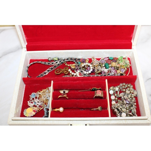 101 - Jewellery Box Containing Jewellery Items