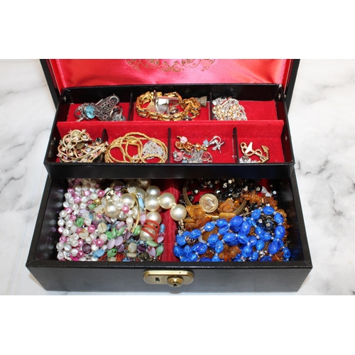 102 - Jewellery Box Containing Jewellery Items