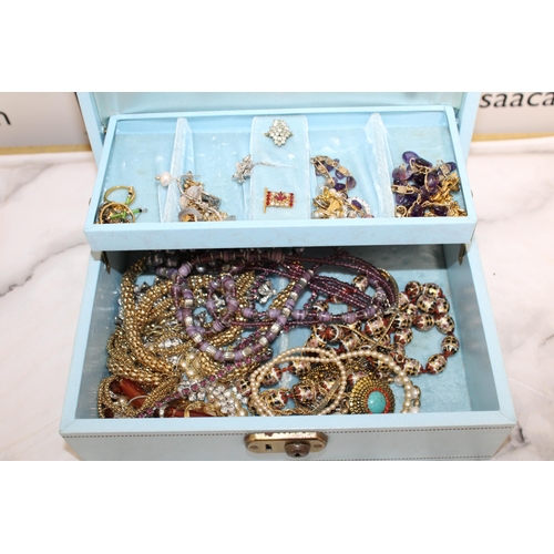 104 - Jewellery Box Containing Jewellery Items