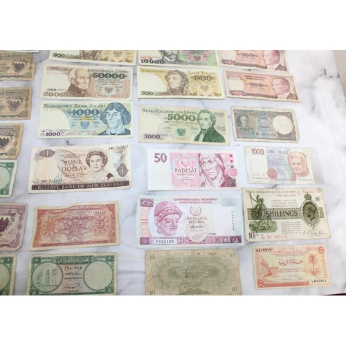 532 - Quantity Of Worldwide Bank Notes