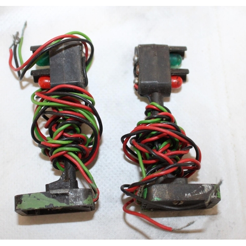 383 - Pair of TRIX Track Signals