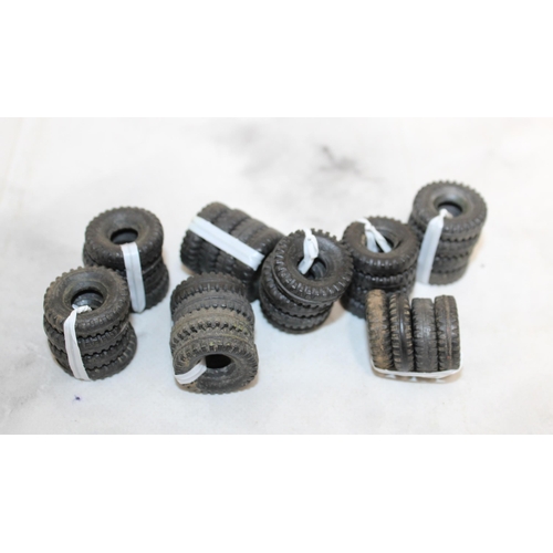 412 - Dinky Original Supertoys Tyres (x32)