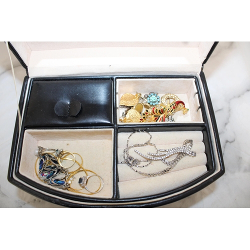 108 - Jewellery Box Containing Jewellery Items