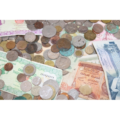 199 - Quantity Of Coins &n Bank Notes In Wooden Box