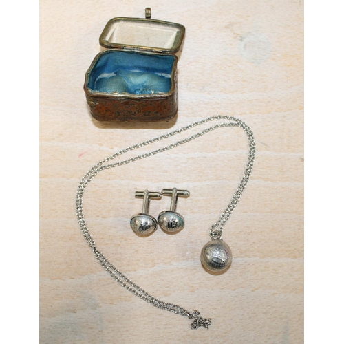 117 - Coin Pendant On Necklace & Cufflinks In Glass Topped Antique Box