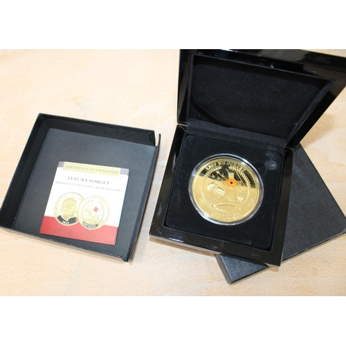 232 - Boxed Lest We Forget Armistice Day Five Crowns Coin