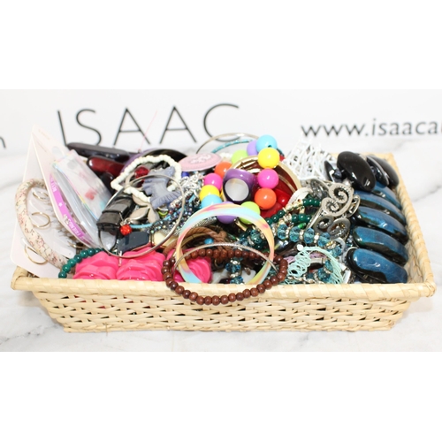 122 - Quantity Of Jewellery In Basket
All Proceeds Go To Charity