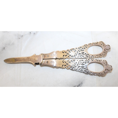 29 - 1897 Silver Hallmarked Grape Scissors Weight-110g