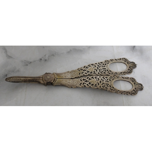 29 - 1897 Silver Hallmarked Grape Scissors Weight-110g