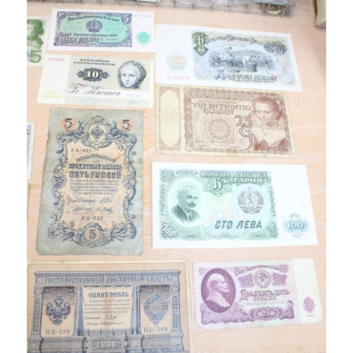 255 - Mixed Currency Notes