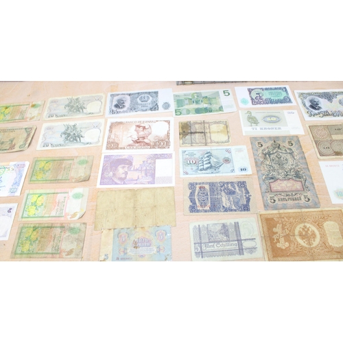 255 - Mixed Currency Notes