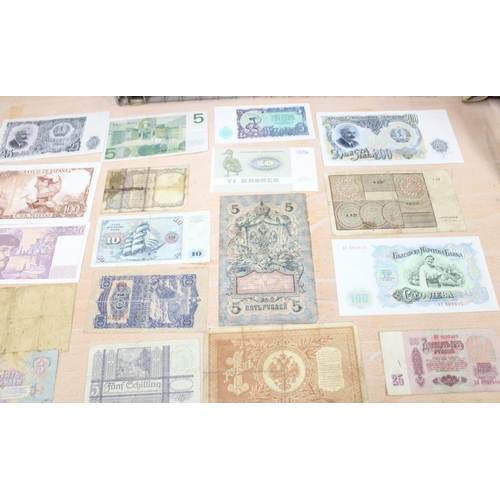 255 - Mixed Currency Notes