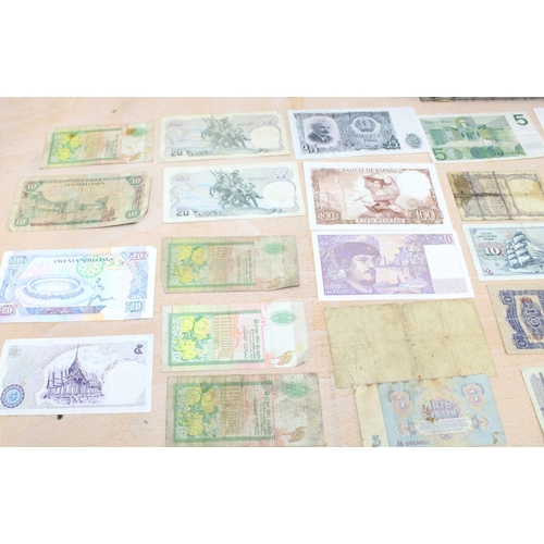 255 - Mixed Currency Notes