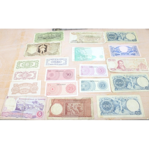 256 - Mixed Currency Notes