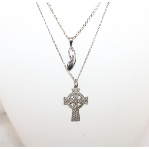 63 - Two Silver Stamped 925 Necklaces
Length-18in & 16in
In A Box
All Proceeds Go To Charity