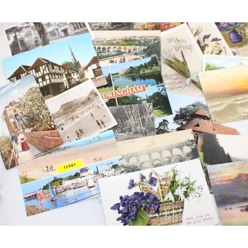 184 - Quantity of Vintage Postcards - Greeting / Scenic Scenes