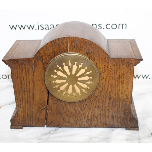 325 - Two Wooden Mantel Clocks - Both Untested

Medalle D'Argent Oak Mantel Clock 1855
Baden Clock Co 8 Da... 