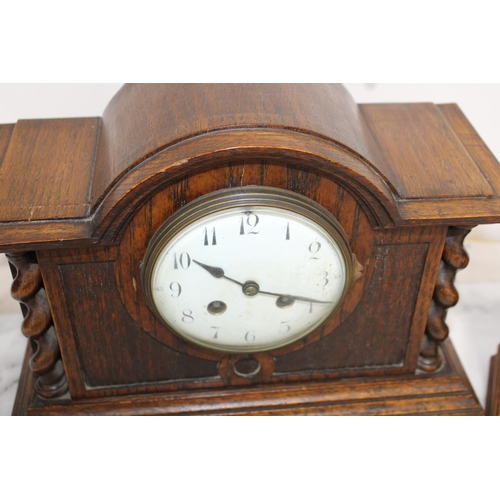 325 - Two Wooden Mantel Clocks - Both Untested

Medalle D'Argent Oak Mantel Clock 1855
Baden Clock Co 8 Da... 