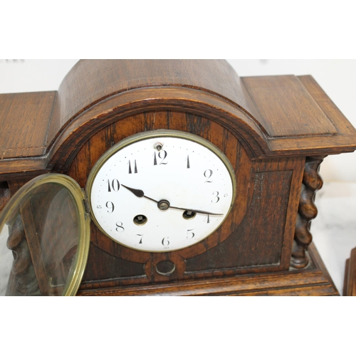 325 - Two Wooden Mantel Clocks - Both Untested

Medalle D'Argent Oak Mantel Clock 1855
Baden Clock Co 8 Da... 