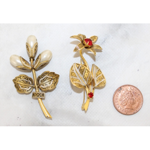 473 - Two Vintage Brooches In A Box