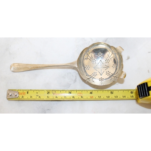 526 - Silver Hallmarked Tea Strainer Total Weight-40g