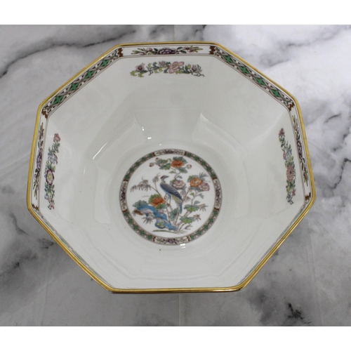 138 - Wedgwood Kutani Crane Octagonal Serving Bowl.
Bone China 
Made In England
23cm/23cm
Collection Only
... 