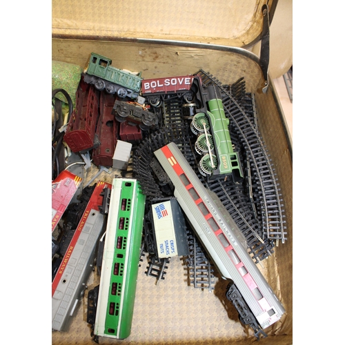 675 - Suitcase Containing Quantity Of Train Items