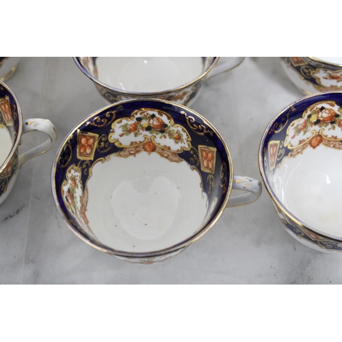 145 - Royal Albert Crown China England Part Tea/Dinner Set Inc-
12 x Tea Cups
11 x Saucers
11 x Small Side... 