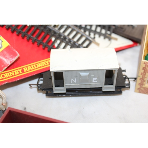 677 - Quantity Of OO Gauge Train Track/Carriages/Accessories