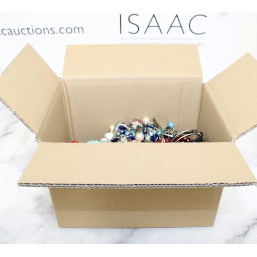 481 - Quantity Of Jewellery Items In Box
All Proceeds Go To Charity