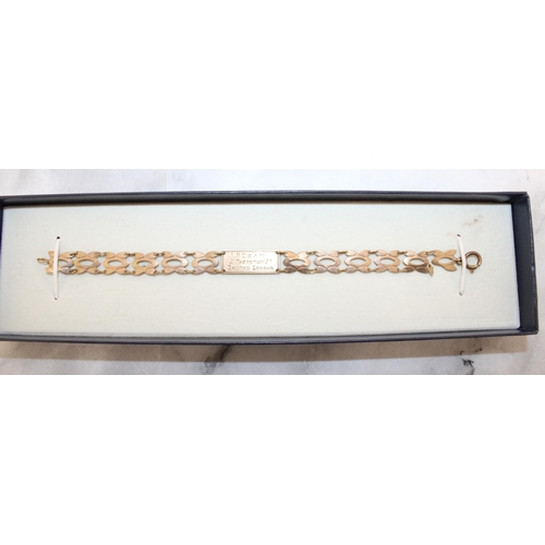 598 - 9ct Gold Bracelet In A Box
Weight-4.62g
All Proceeds Go To Charity
Damage Shown In Pictures