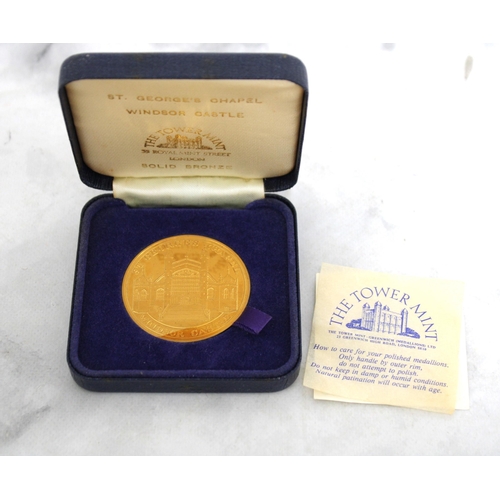 428 - The Tower Mint St.George's Chapel Windsor Castle Solid Bronze Medallion In Box