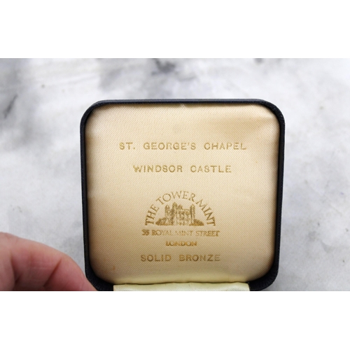 428 - The Tower Mint St.George's Chapel Windsor Castle Solid Bronze Medallion In Box