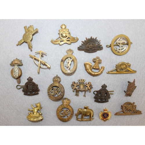 204 - Quantity Of Military Collar / Cap Badges