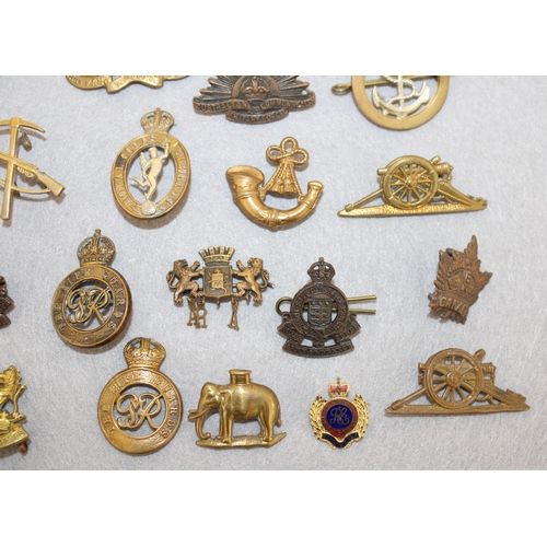 204 - Quantity Of Military Collar / Cap Badges