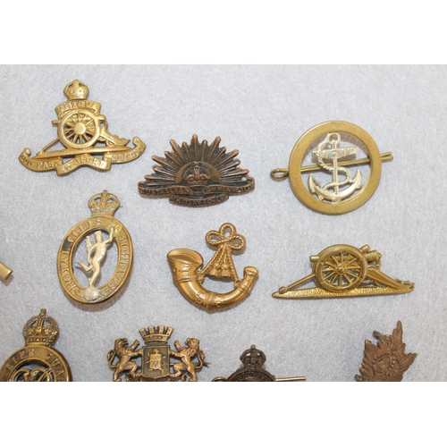 204 - Quantity Of Military Collar / Cap Badges