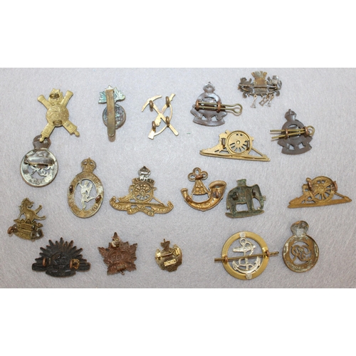 204 - Quantity Of Military Collar / Cap Badges