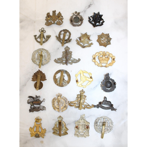 208 - Quantity Of Cap Badges