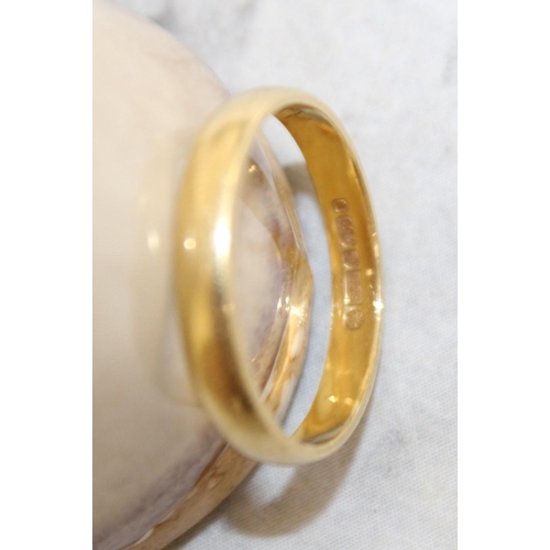 601 - 18ct Gold Band Ring 2.5gms Size-N